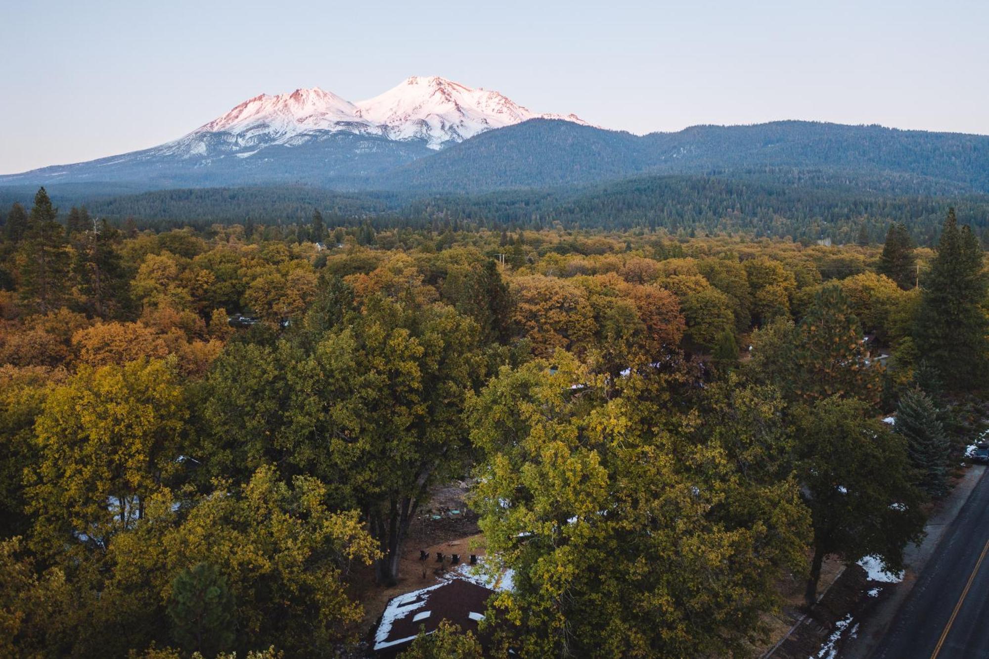 Basecamp Lodge Mount Shasta Buitenkant foto