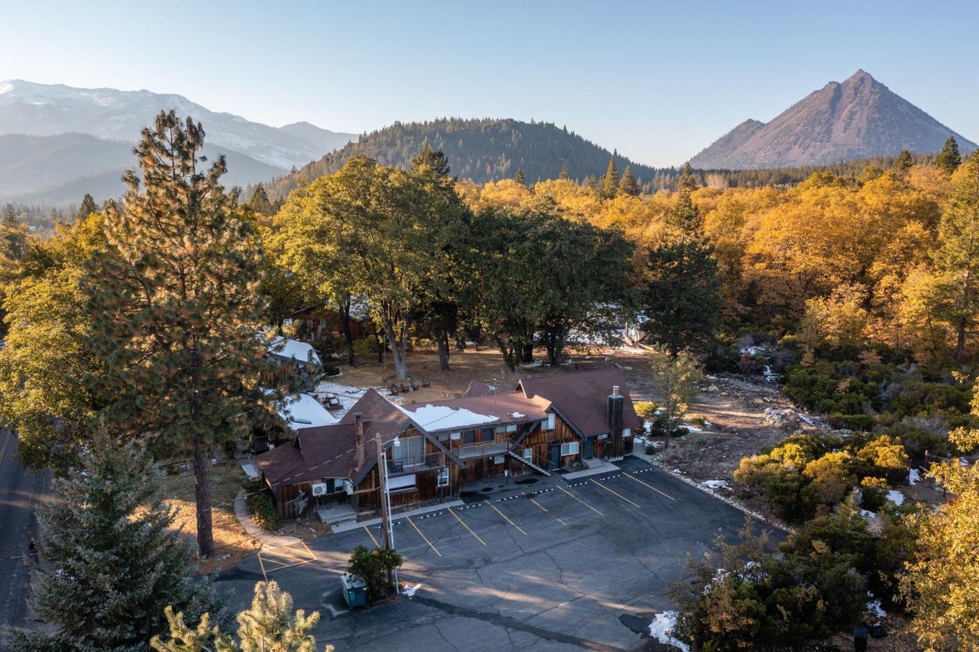 Basecamp Lodge Mount Shasta Buitenkant foto