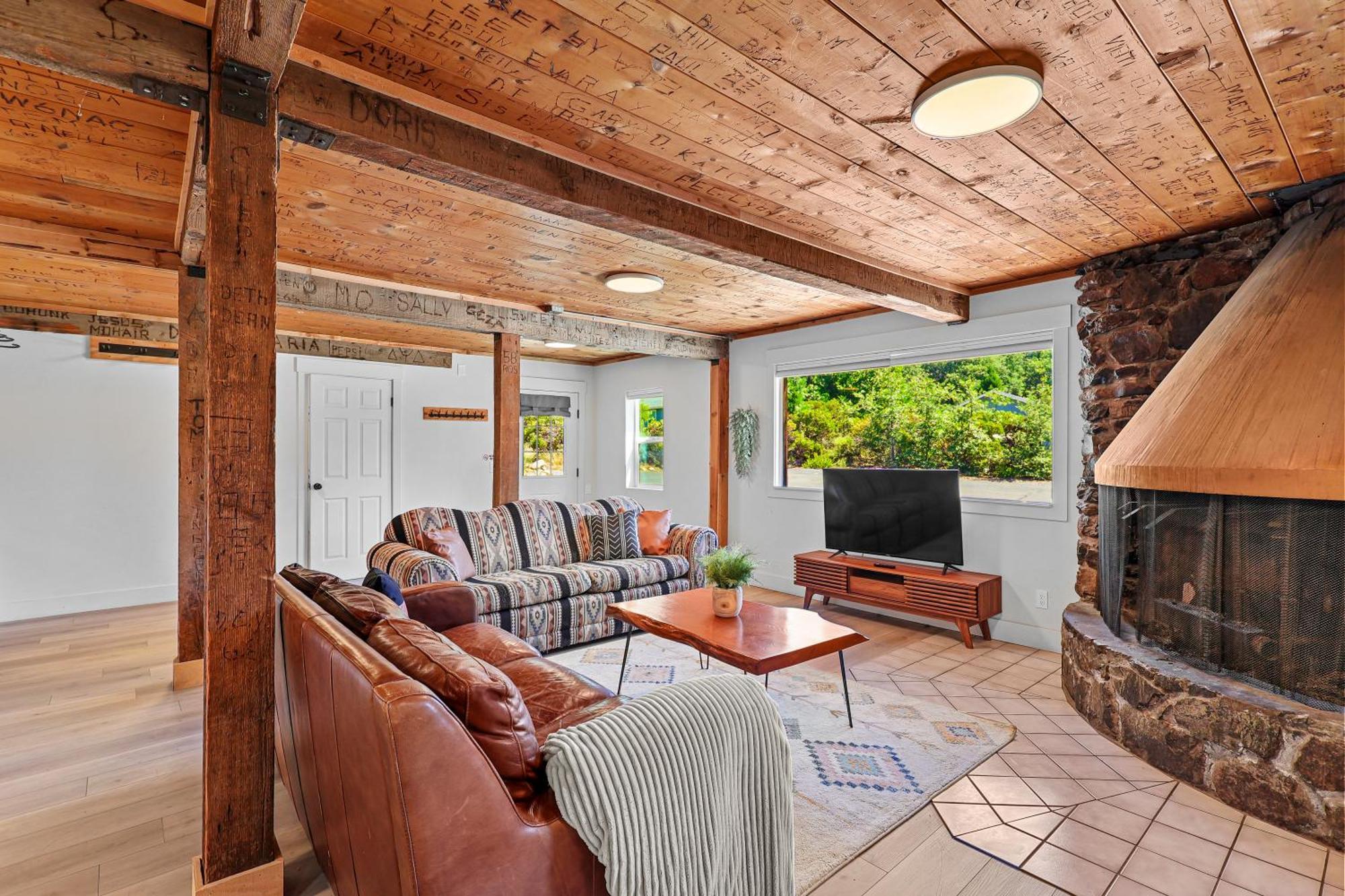 Basecamp Lodge Mount Shasta Kamer foto