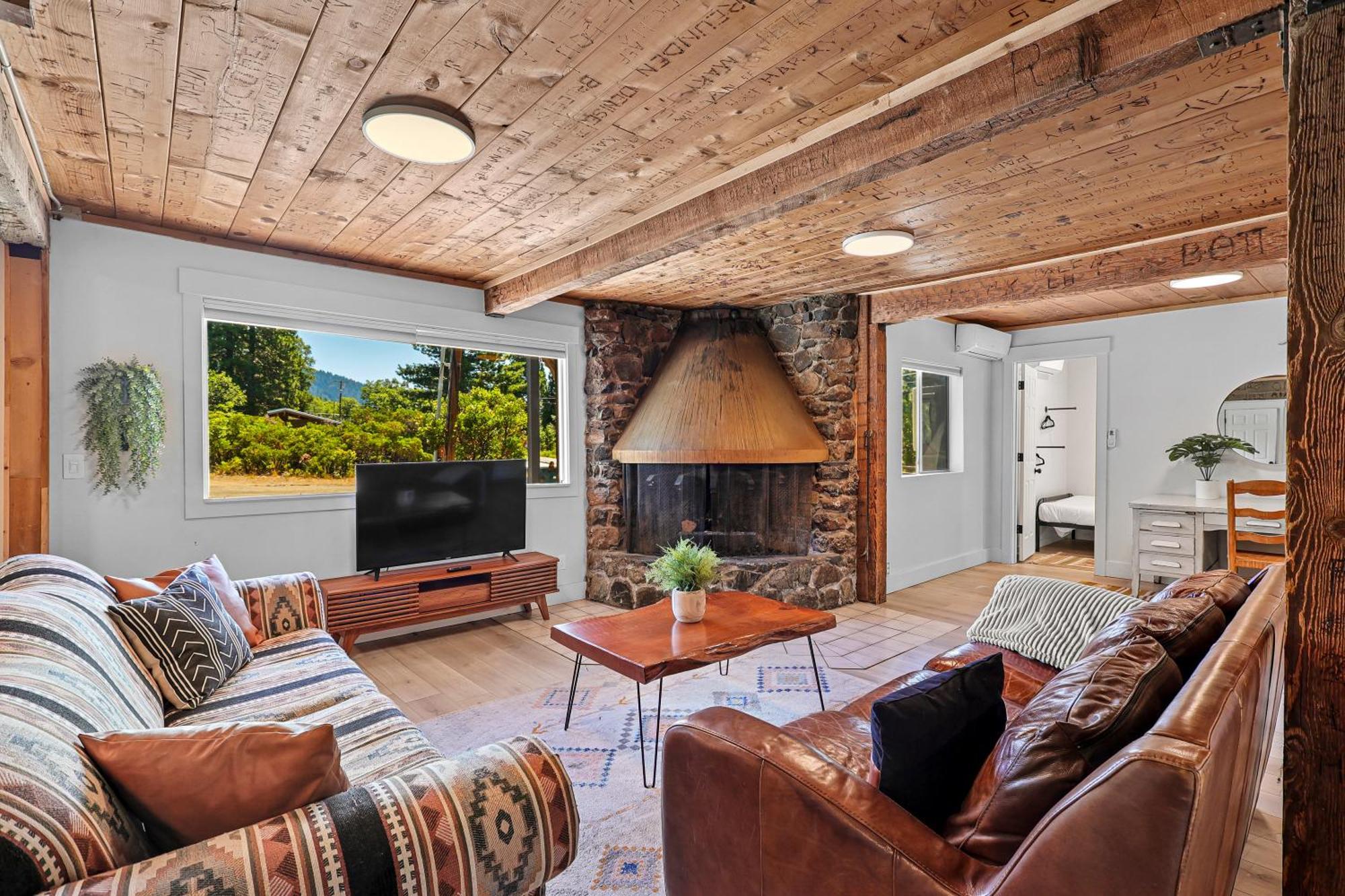 Basecamp Lodge Mount Shasta Buitenkant foto